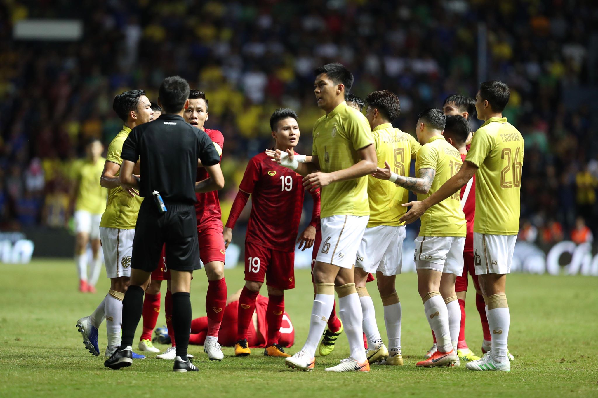 Bốc thăm vòng loại World Cup 2022: Việt Nam rơi vào “tử thần”, gặp Thái hay…?