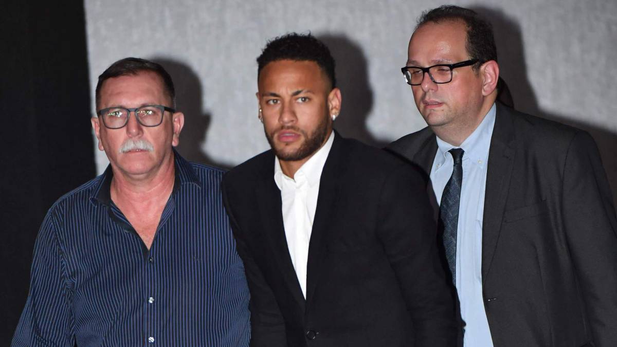 Neymar nói gì khi phải chống nạng đi trả lời thẩm vấn cáo buộc hiếp dâm?