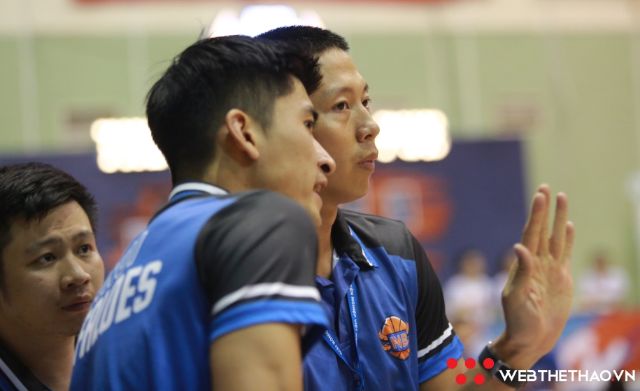 1.001 sắc thái của Coach Vinh trong trận đấu chính thức đầu tiên tại VBA