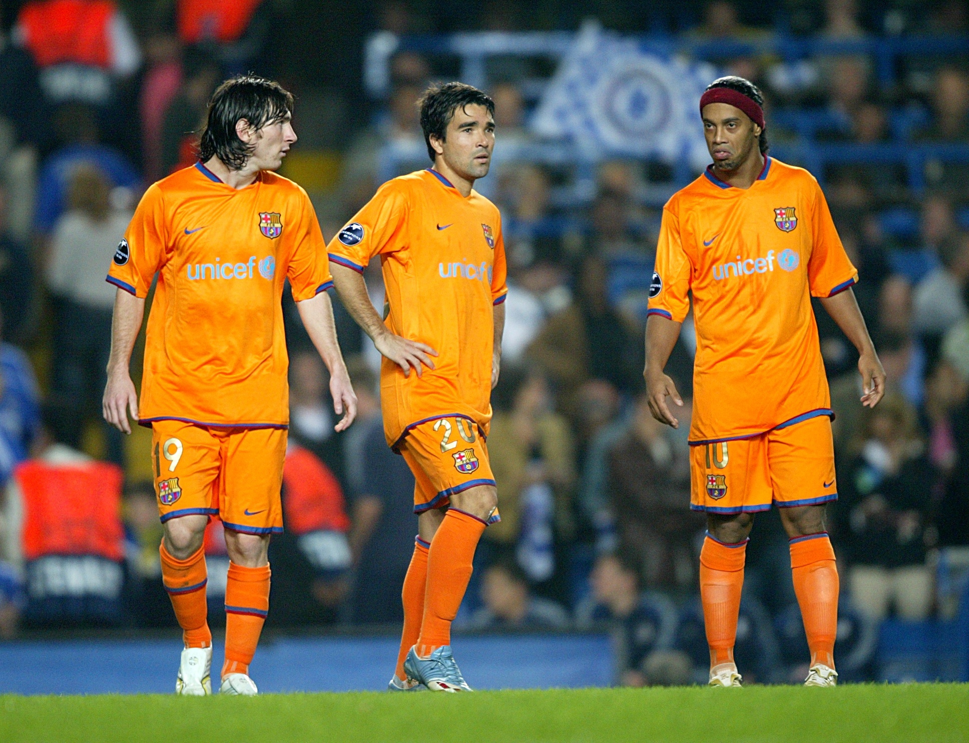 Barca bán Ronaldinho và Deco để... bảo vệ Lionel Messi