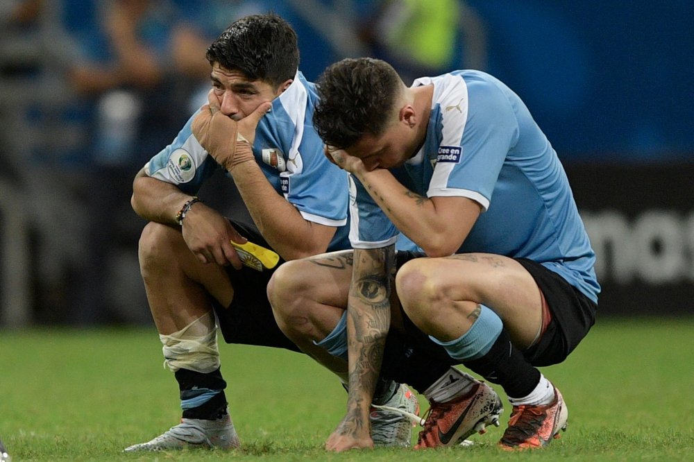 Suarez sút hỏng penalty sau 3 năm, Uruguay ôm hận và những điểm nhấn từ trận gặp Peru