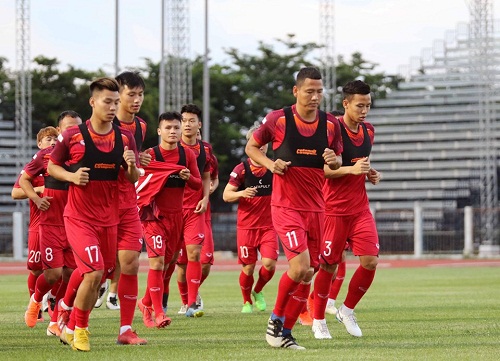 Tuyển thủ Việt Nam đốt mắt fan trước thềm chung kết Kings Cup 2019