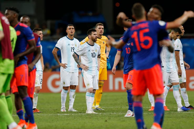 HLV trưởng ĐT Argentina đổ lỗi khó tin cho thất bại trước Colombia ở Copa America 2019