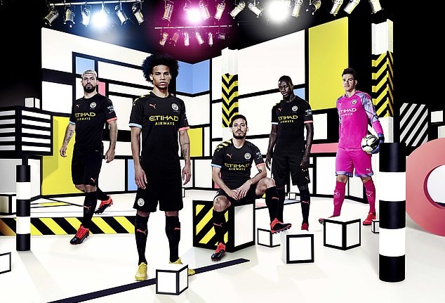 Man City giới thiệu bộ trang phục mới trong hợp đồng trị giá 650 triệu bảng với Puma