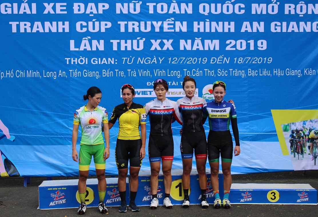 Tay đua Hàn Quốc giành áo vàng lẫn áo xanh chặng 2 giải xe đạp nữ quốc tế truyền hình An Giang