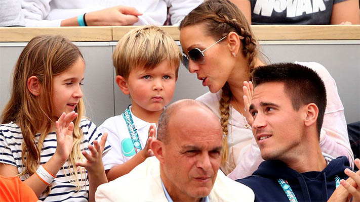 Nghi vấn từ một bức ảnh tại Wimbledon: Gia đình Djokovic rạn nứt?
