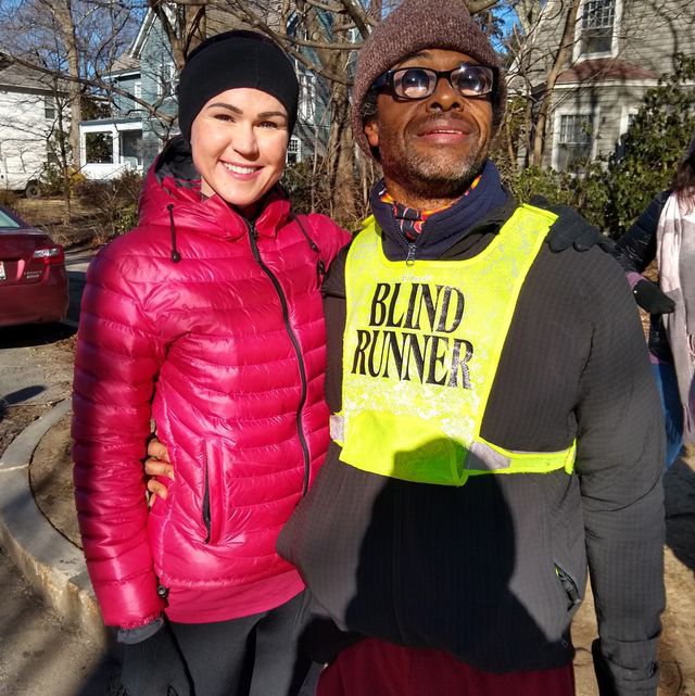 Người đàn ông khiếm thị giảm 145kg, hoàn thành giấc mơ chạy Boston Marathon