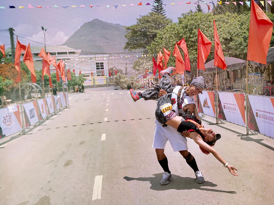 Mối tình đẹp như mơ của Ironman Sài Gòn và hoa khôi ba môn phối hợp Hà Nội
