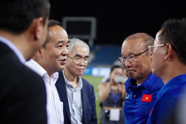 Bóng đá Việt Nam cần câu trả lời thỏa đáng từ ông Cấn Văn Nghĩa