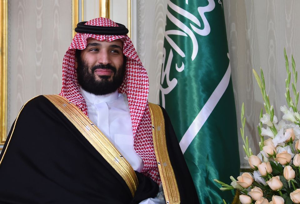 So kè sự giàu có giữa Thái tử Saudi Arabia muốn mua MU với ông chủ của Man City