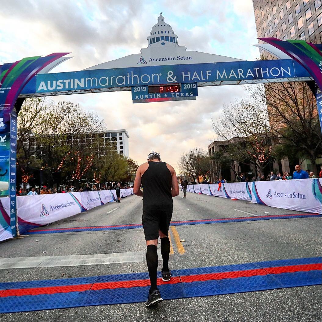 Xuất phát chấp 22 phút, Lance Armstrong chạy marathon gây quỹ từ thiện