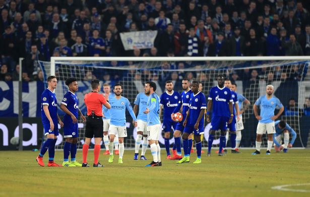 Trưởng ban Trọng tài UEFA nói gì về sự cố VAR ở trận Schalke – Man City?