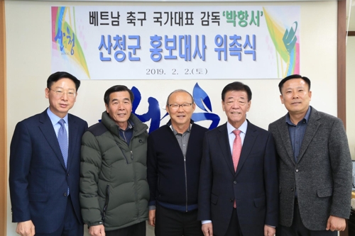 HLV Park Hang Seo được biến thành… triệu phú “đếm tiền mỏi tay” không khác gì Donald Trump