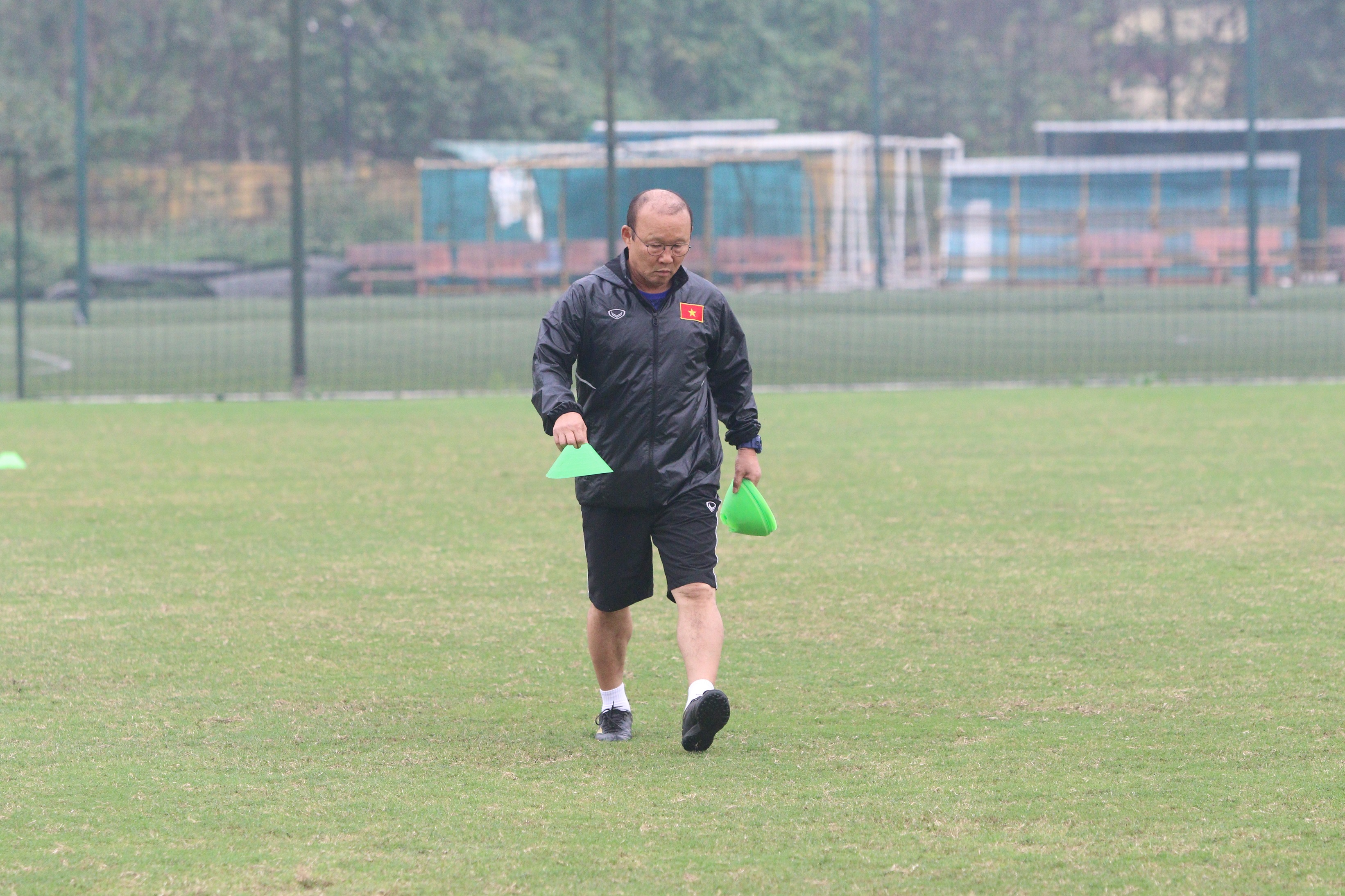Chùm ảnh: Thầy Park đến muộn; Quang Hải, Văn Hậu trở lại tập luyện cùng U23 Việt Nam