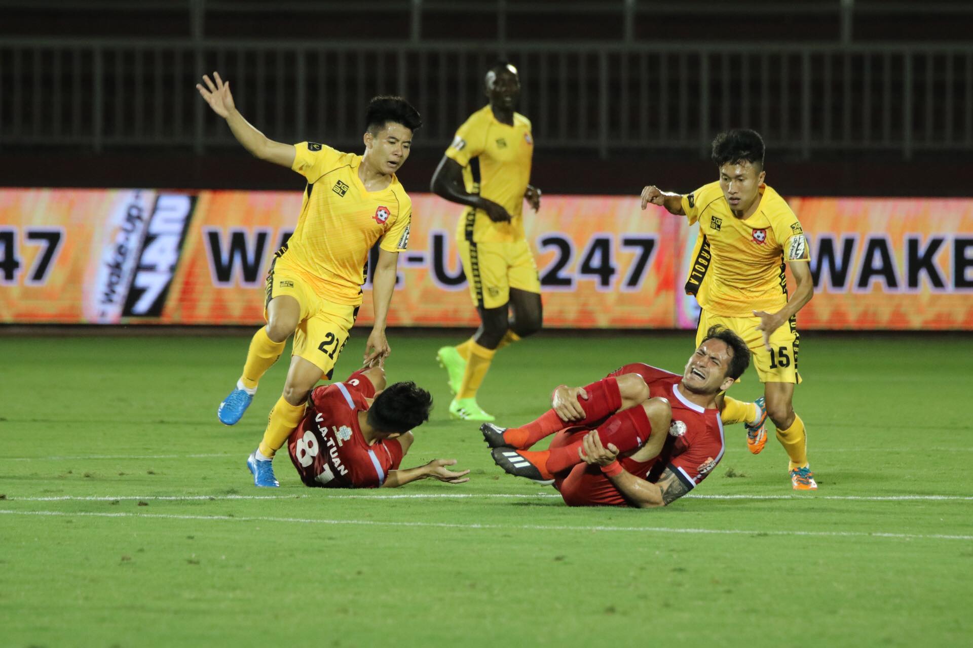Nam Định và TP HCM có được niềm vui chiến thắng trong ngày ra quân V.League 2019