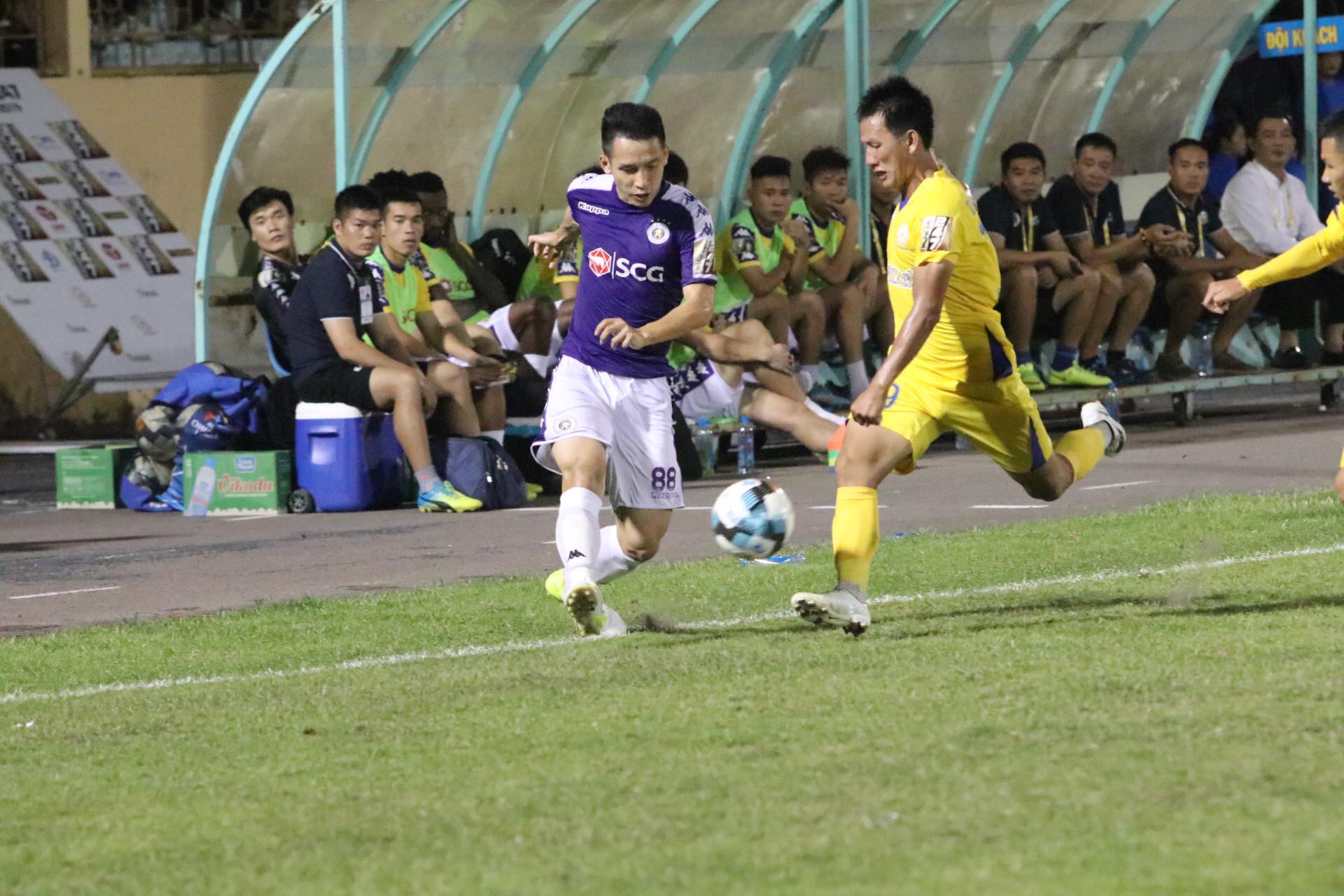 Kết quả Khánh Hòa vs Hà Nội FC (0-0): Kém duyên, Hà Nội FC đánh mất ngôi đầu