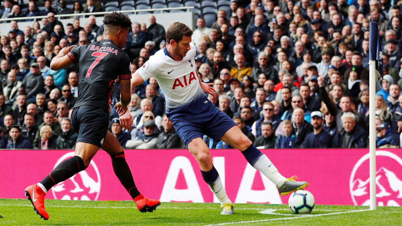 Kết quả Tottenham vs Huddersfield (4-0): Moura lập hat-trick, Tottenham đòi lại top 3