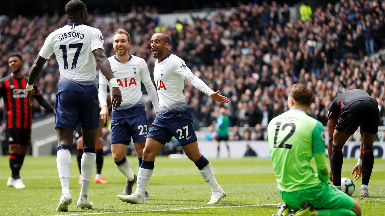 Kết quả Tottenham vs Huddersfield (4-0): Moura lập hat-trick, Tottenham đòi lại top 3