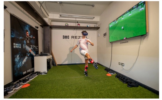 Choáng với công nghệ thực tế ảo giúp tập luyện như một cầu thủ Ngoại hạng Anh
