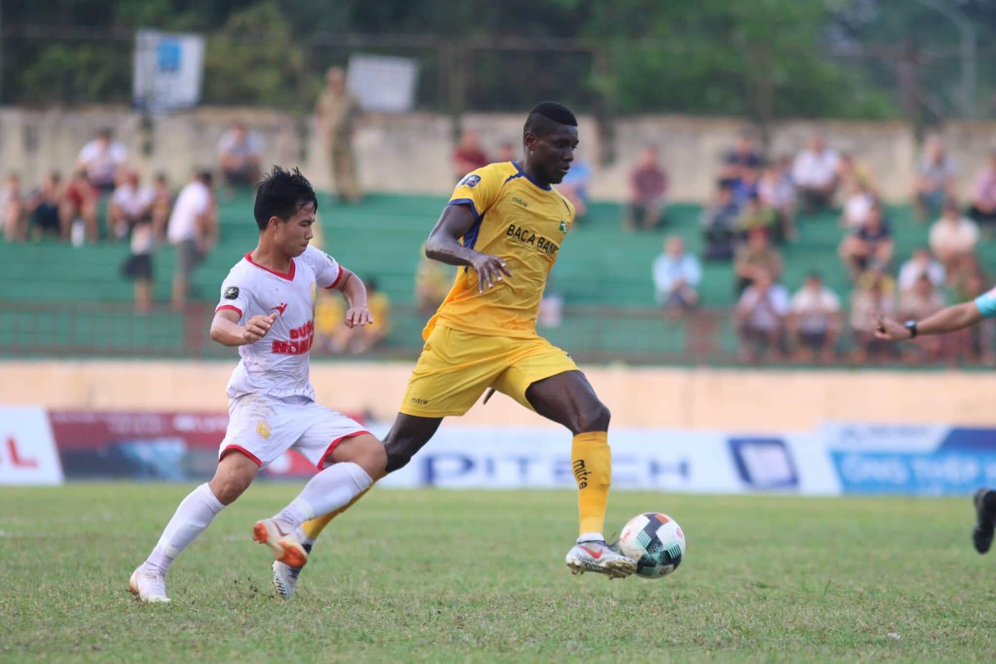 HLV Nam Định chỉ ra yếu tố giúp đội nhà cầm hòa ngay trên sân SLNA 