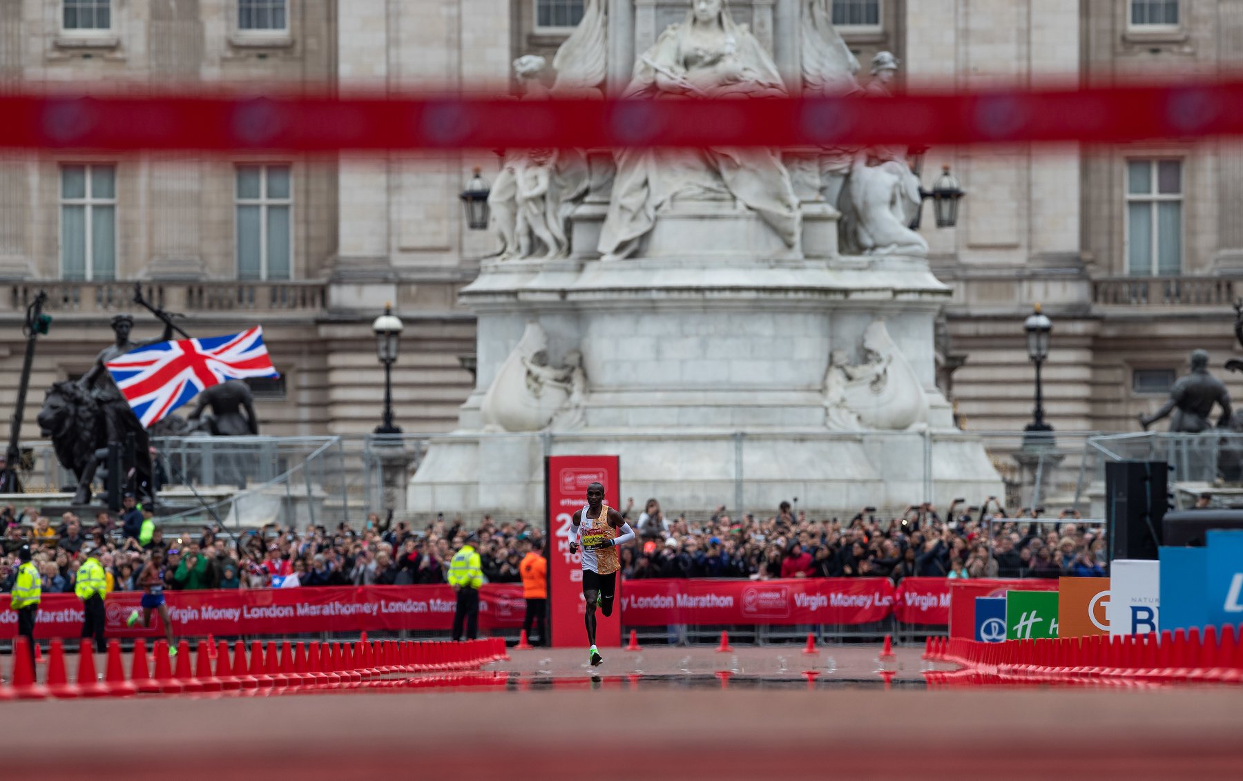 Nhà vô địch London Marathon 2019 tập luyện thế nào để lên đỉnh vinh quang?