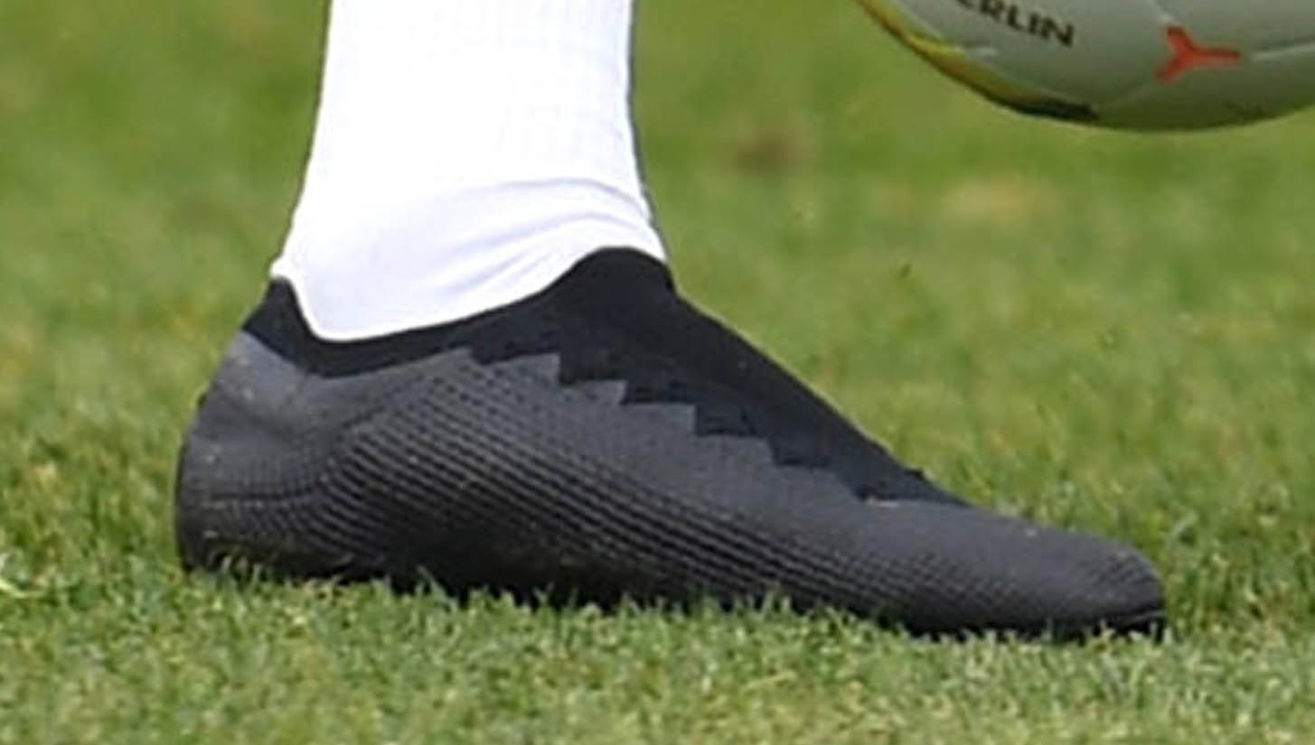 Các cầu thủ Inter Milan tập luyện với giày Nike Mercurial thế hệ mới