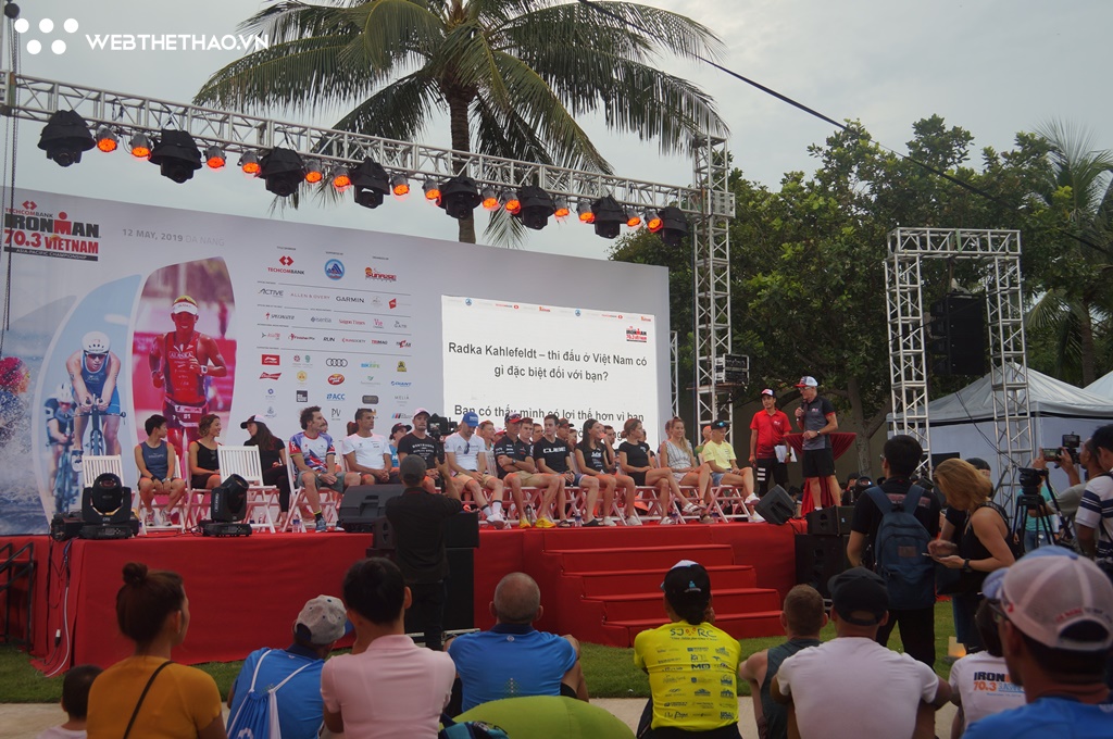 Sao bự IRONMAN 70.3 Vietnam 2019 đua nhau khiêm tốn trong lễ ra mắt hoành tráng