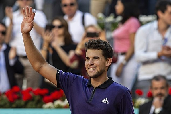 Roger Federer không qua nổi rào chắn Dominic Thiem