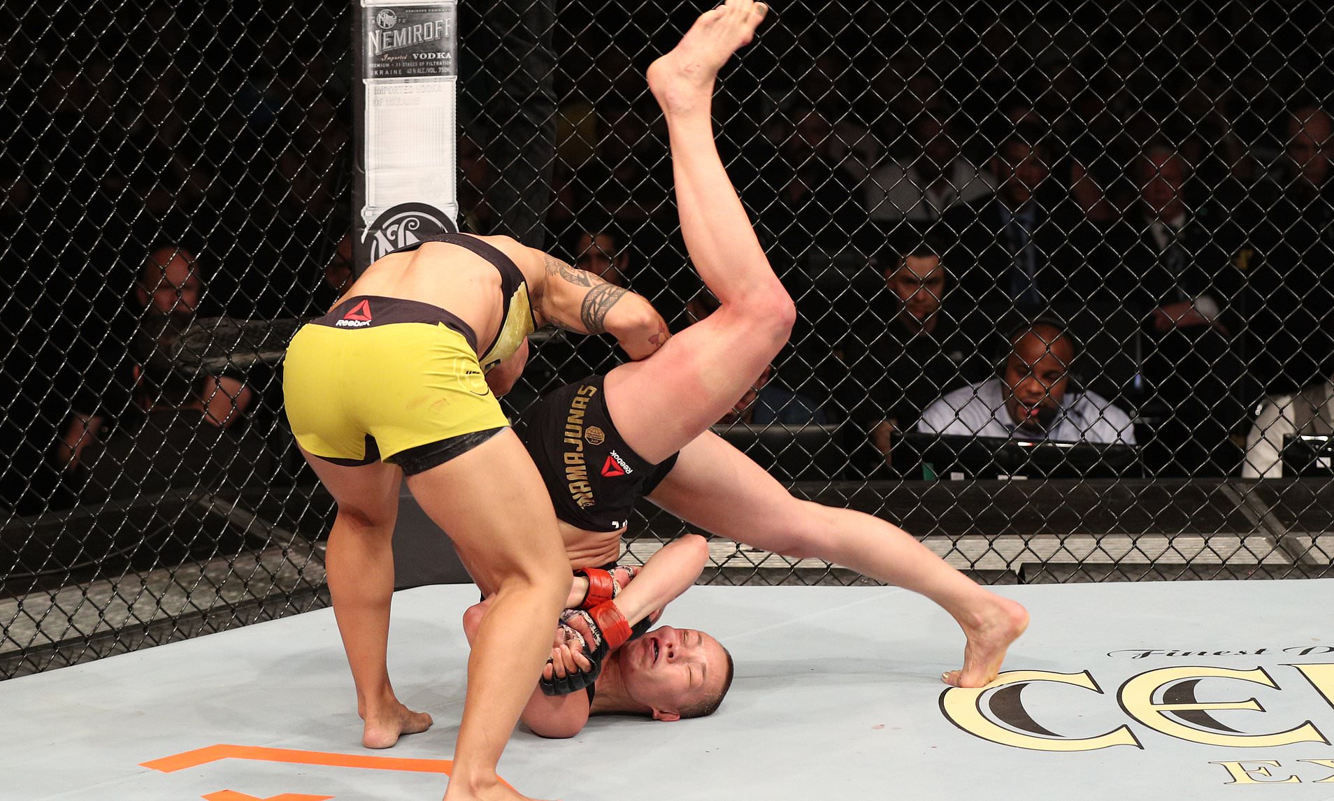 Joanna Jedrzejczyk gửi lời động viên tới Rose Namajunas sau thất bại tại UFC 237
