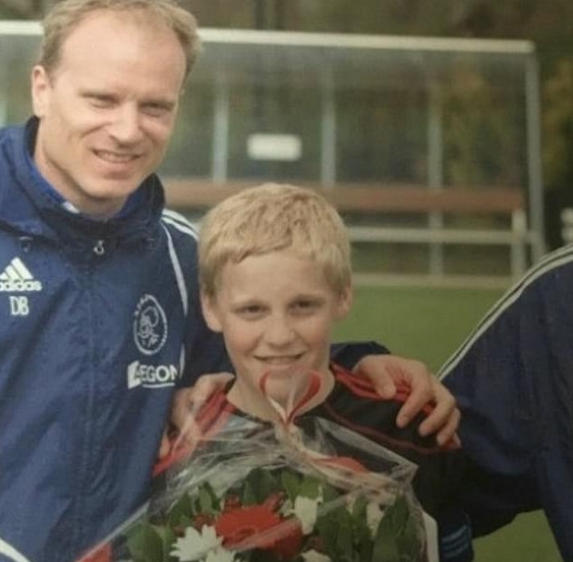 Van de Beek của Ajax đã trở thành tiền vệ trẻ thú vị bậc nhất châu Âu như thế nào?
