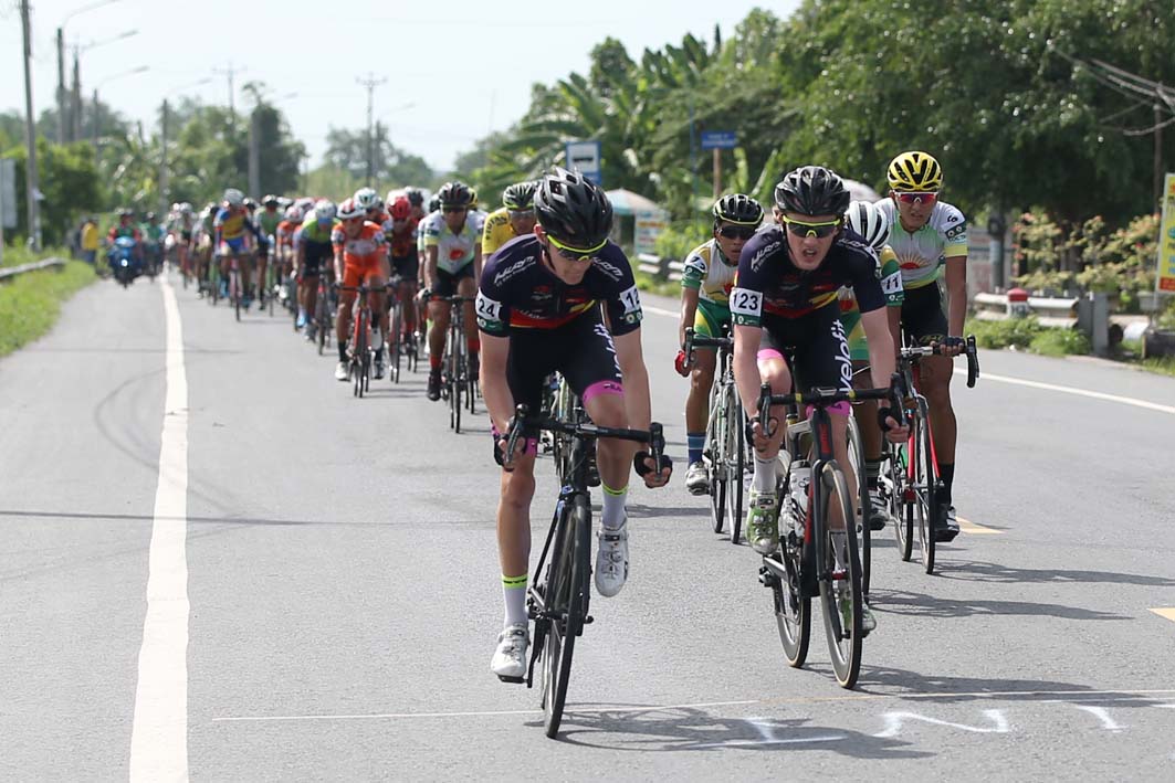 Các tay đua chinh phục chặng đua dài nhất Giải xe đạp toàn quốc về nông thôn – Tranh Cúp Gạo Hạt Ngọc Trời 2019