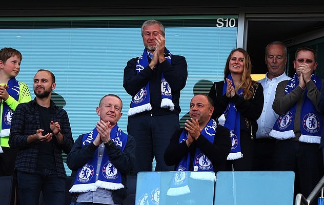 Chelsea nhận doping từ ông chủ Abramovich, Arsenal đón tin buồn từ HLV Wenger