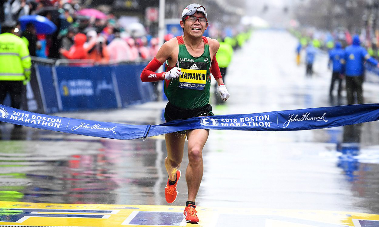 Nhà vô địch Boston Marathon 2018 cưới vợ sau 11 năm quen biết