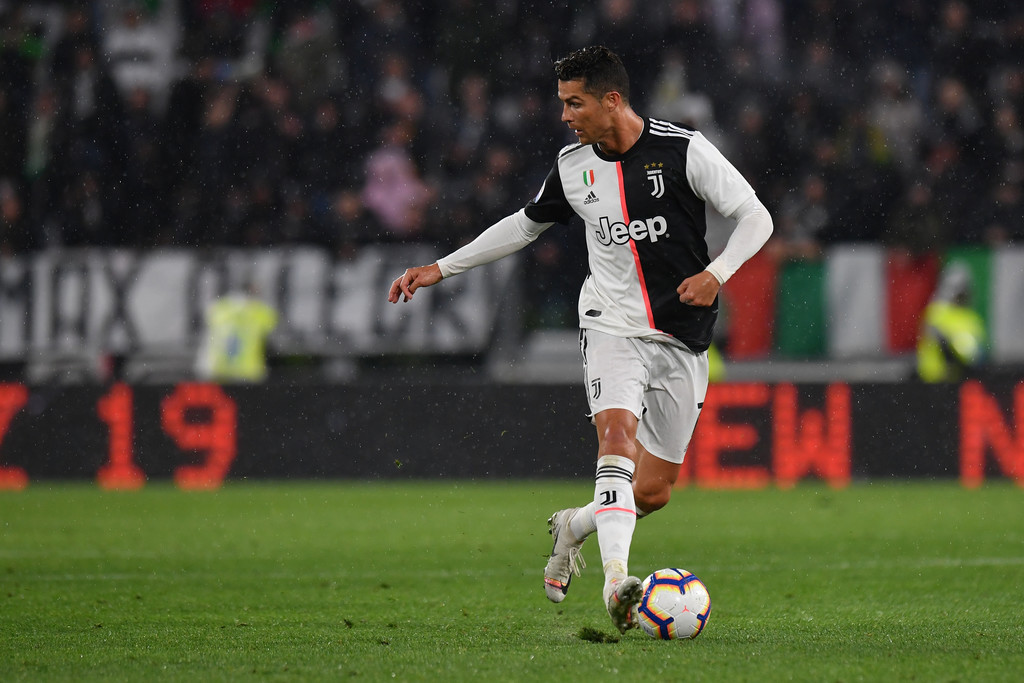 Khó tin Ronaldo 4 mùa liên tiếp lỡ vị trí số một ghi bàn