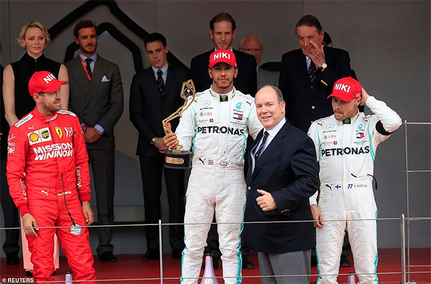 Lewis Hamilton vô địch Monaco Grand Prix bất chấp sai lầm của ban huấn luyện Mercedes