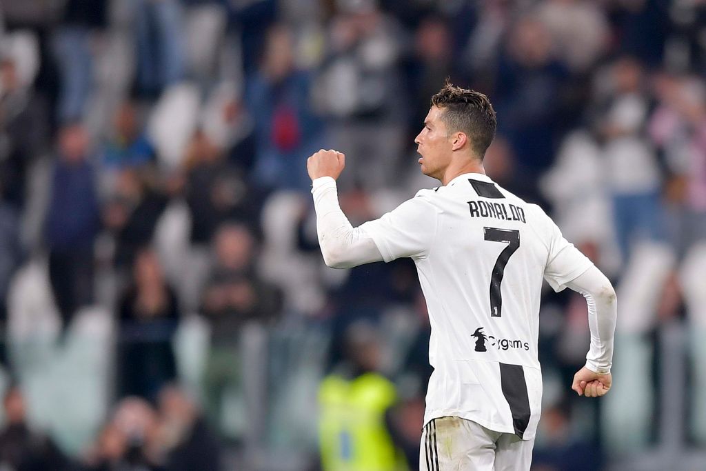 Ronaldo nâng thành tích ghi bàn bằng đầu đáng kinh ngạc trong trận Juventus vs Torino