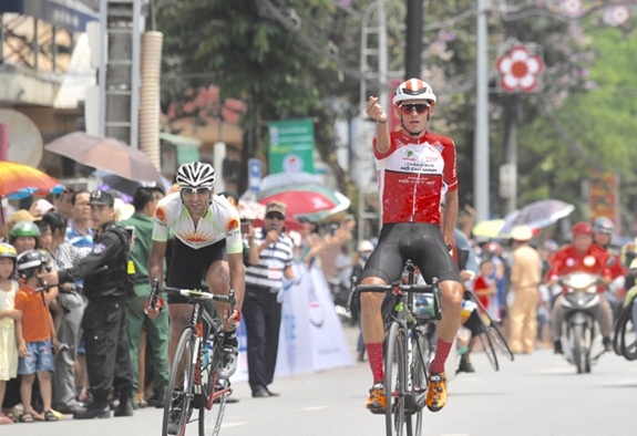 Áo vàng Cúp Truyền hình - Javier thắng chặng 3 cuộc đua xe đạp “Về Điện Biên Phủ” 2019