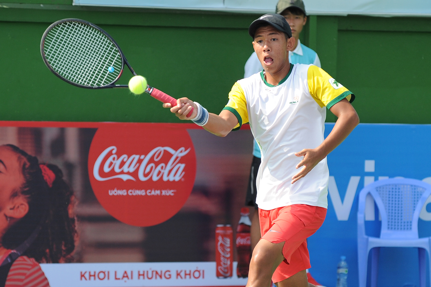 Tay vợt Việt kiều Daniel Nguyễn thi đấu ở giải tennis đồng đội quốc gia
