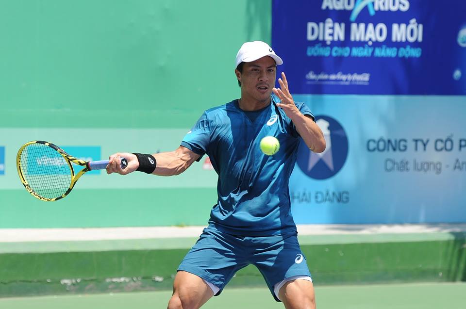Tay vợt Việt kiều Daniel Nguyễn thi đấu ở giải tennis đồng đội quốc gia