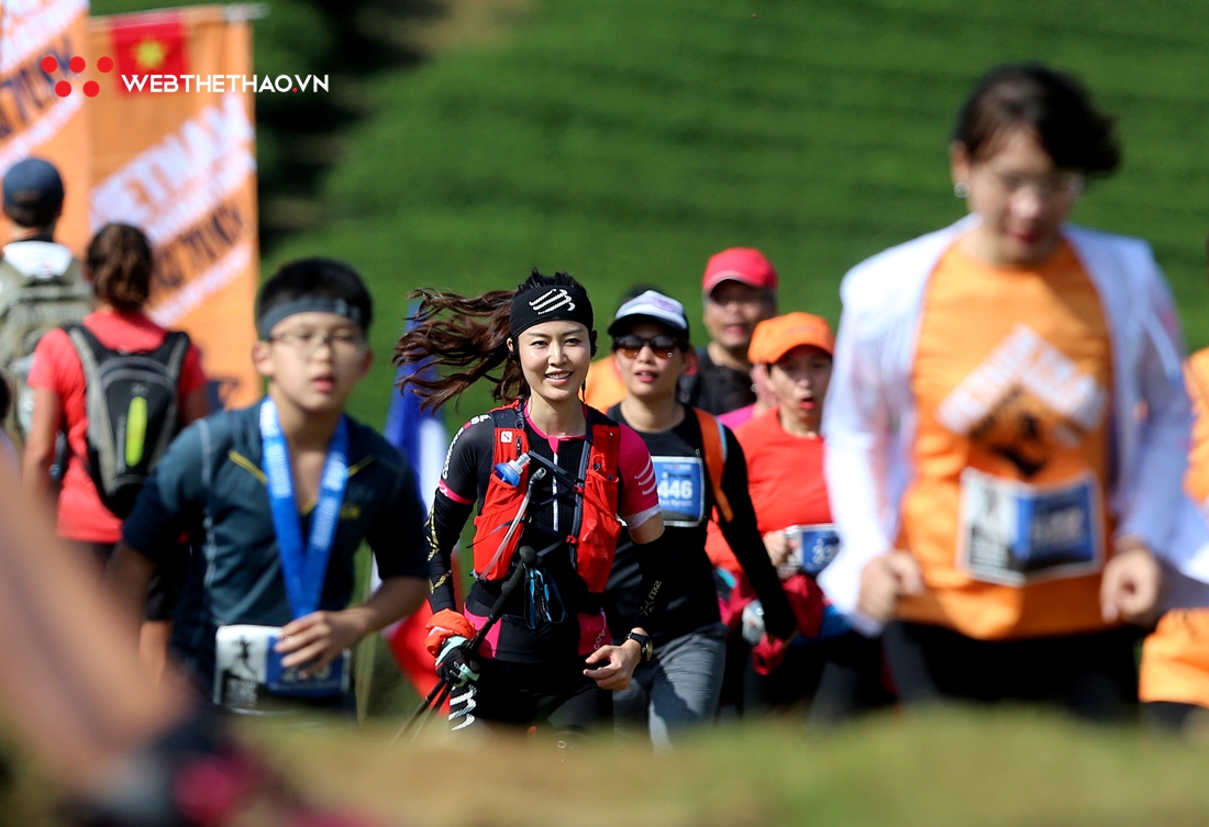 Hoa hậu Nguyễn Thu Thủy khóc ngon lành lần đầu chạy 21km Vietnam Trail Marathon