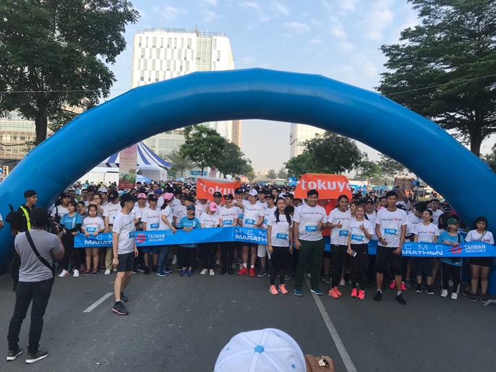 Lê Tú Chinh và dàn sao điền kinh TPHCM mướt mồ hôi chạy 5km HCMC Marathon 2019