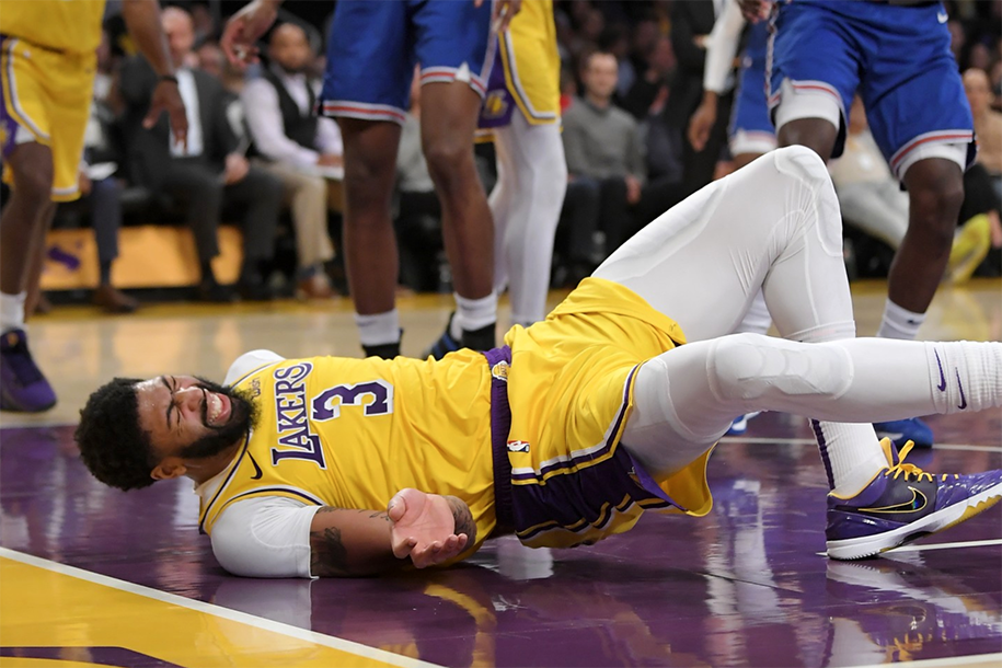 Cú ngã của Anthony Davis như lời cảnh tỉnh cho Los Angeles Lakers