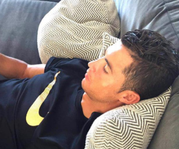 Ronaldo thực hiện chế độ ăn ngủ đặc biệt để duy trì cơ bắp tuổi đôi mươi