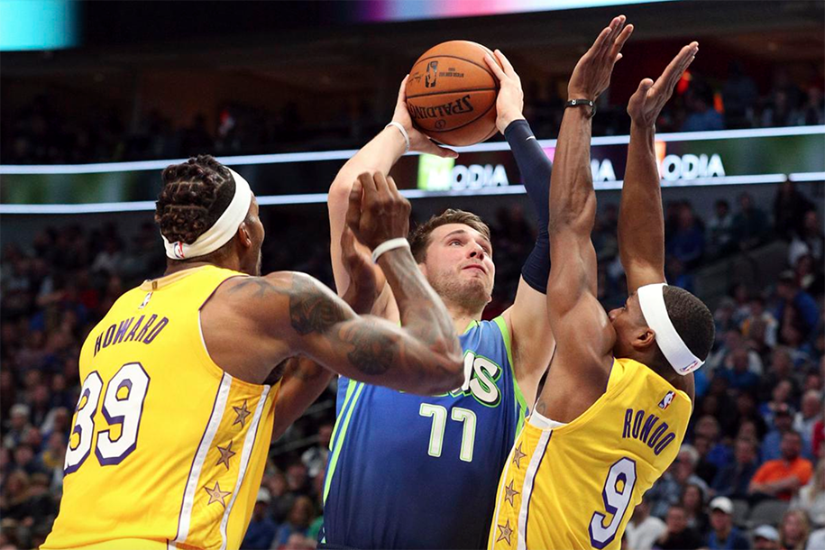 Davis vắng mặt, Kyle Kuzma đóng thế tuyệt vời trong ngày Lakers vượt qua Mavericks