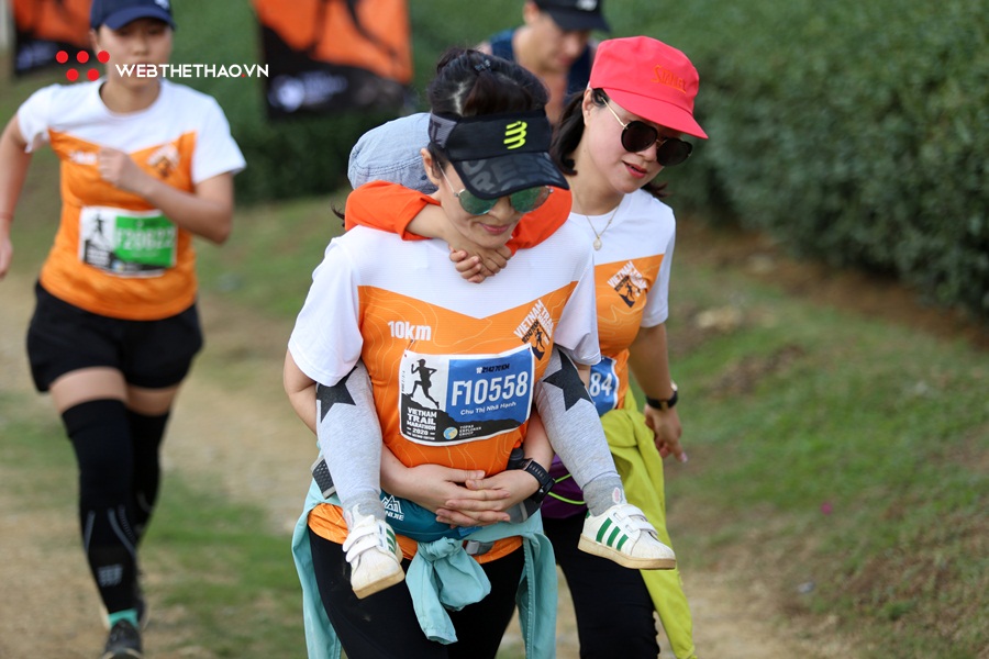 Khoảnh khắc khóc cười, lắng đọng và khó đỡ nhất Vietnam Trail Marathon 2020