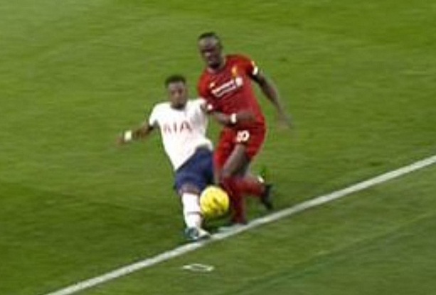 Liverpool suýt tuột chiến thắng Tottenham vì công nghệ VAR gặp sự cố