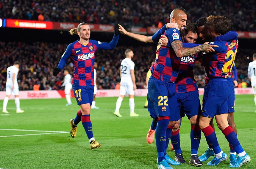 Messi cùng Barca lập kỷ lục chuyền bóng trong trận thắng Granada
