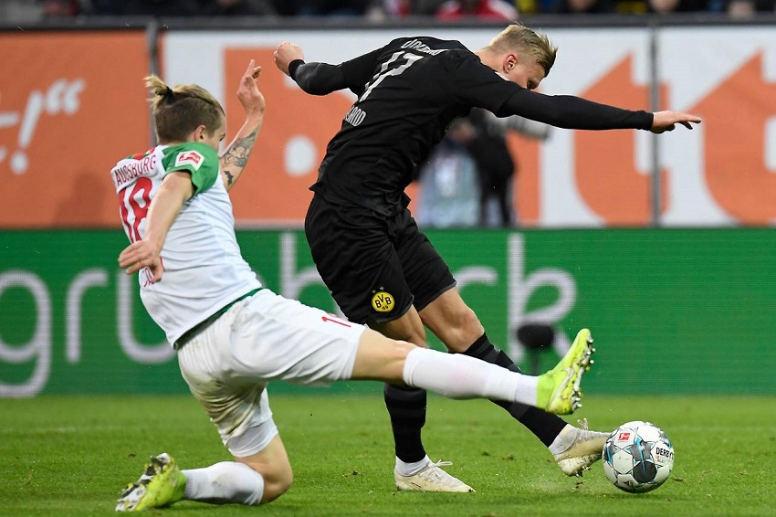 Haaland trùng hợp kỳ lạ với Aubameyang khi lập hat-trick cho Dortmund
