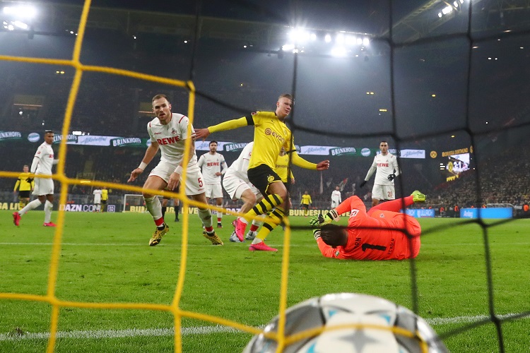 Haaland đi vào lịch sử với thành tích độc nhất vô nhị cho Dortmund