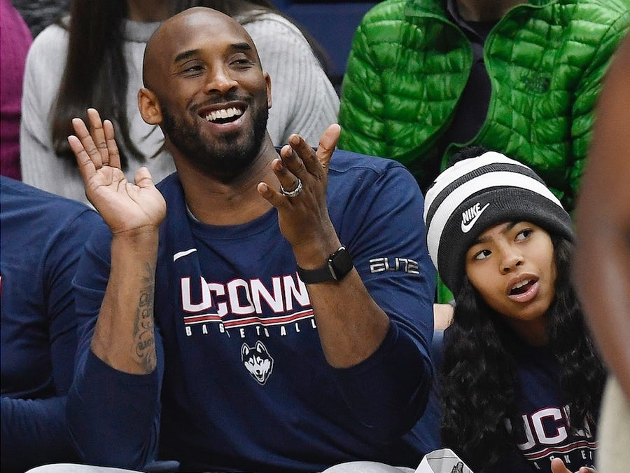 Xúc động nhìn lại hành trình bóng rổ của Kobe Bryant cùng con gái Gigi